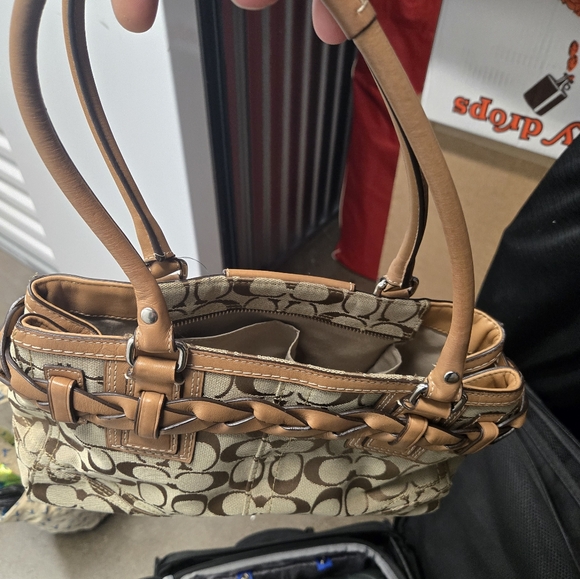 Brown signature pattern coach purse and wallet - Picture 4 of 6